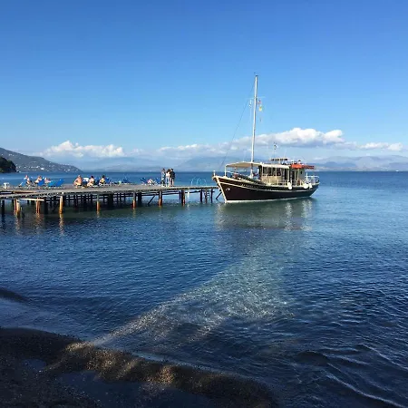 Ξενοδοχείο με διαμερίσματα Alexandra's And *